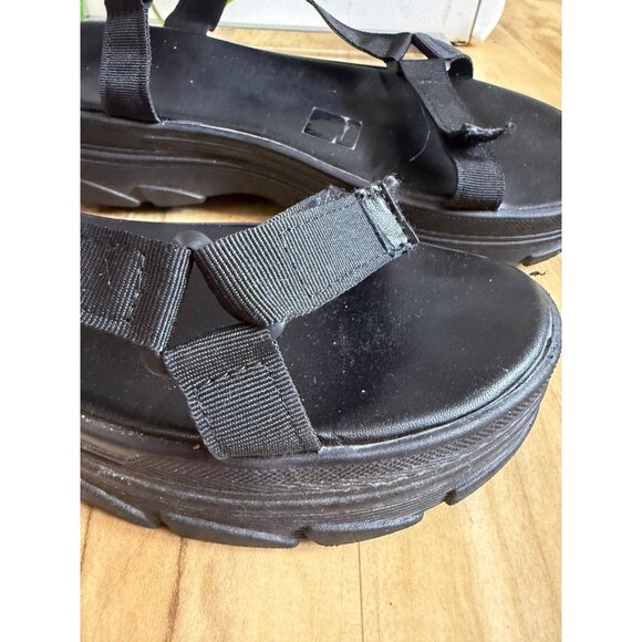 Women’s size 8 black sandal strap shoes - Picture 3 of 10